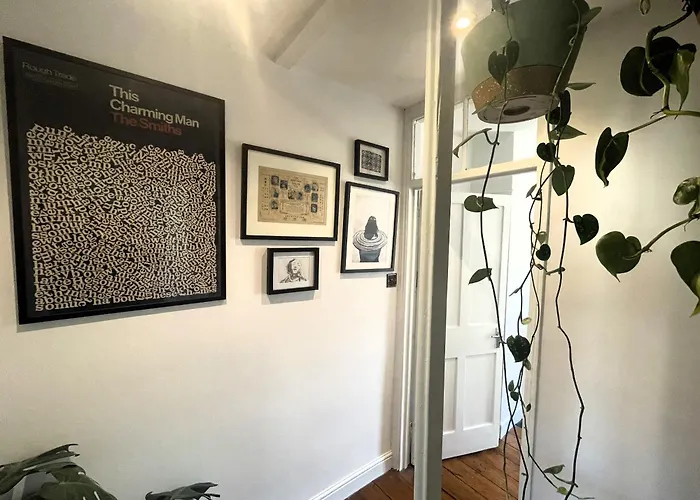 Comfortable Escape In Vibrant Easton Bristol