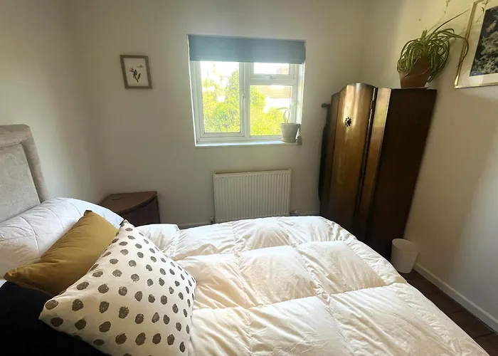 Comfortable Escape In Vibrant Easton Nyaraló *