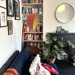 펜션 Comfortable Escape In Vibrant Easton