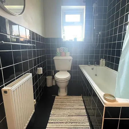 Comfortable Escape In Vibrant Easton Ferienhaus