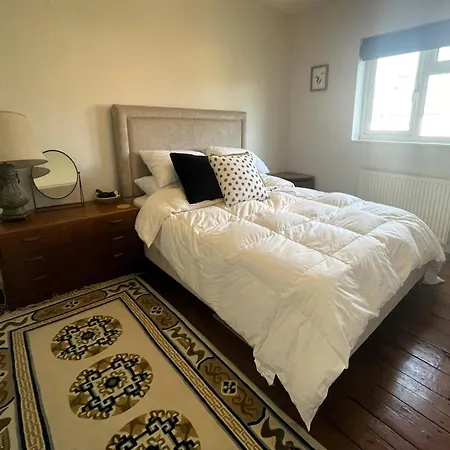 Ferienhaus Comfortable Escape In Vibrant Easton