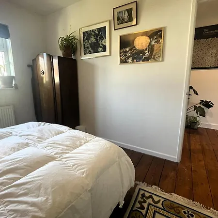 Comfortable Escape In Vibrant Easton