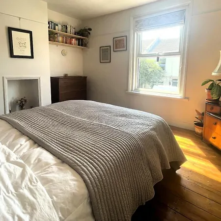 Comfortable Escape In Vibrant Easton * Bristol