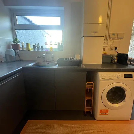 Comfortable Escape In Vibrant Easton