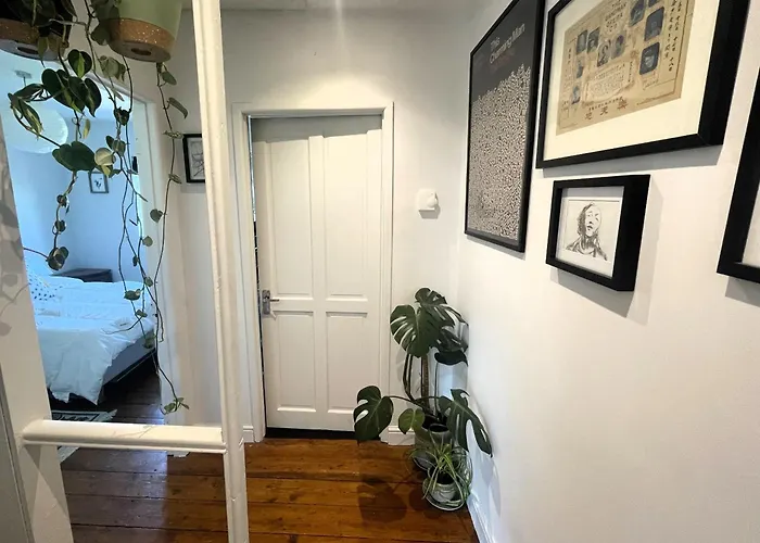 Comfortable Escape In Vibrant Easton