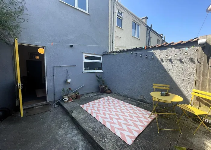 Vakantiehuis Comfortable Escape In Vibrant Easton *