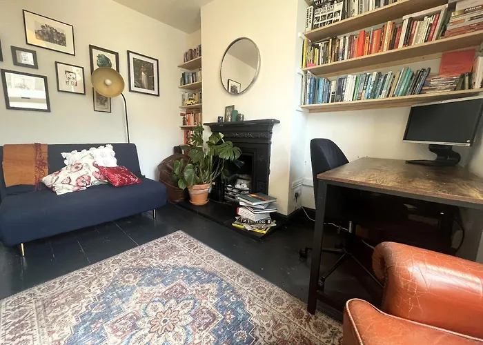 Comfortable Escape In Vibrant Easton