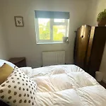 Comfortable Escape In Vibrant Easton Holiday home *