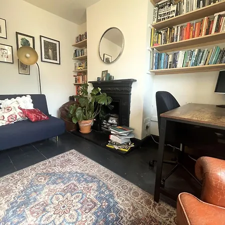 Comfortable Escape In Vibrant Easton