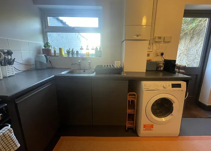 Comfortable Escape In Vibrant Easton